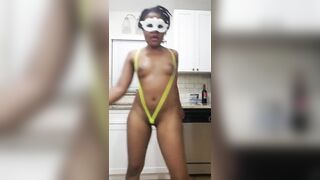 ASS CLAPPING AND TWERKING