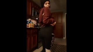 Watch me Shake my Ass and Flash my Pussy OF Link Bunnylovey22