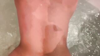 Enjoying a Good Doggystyle in the Jacuzzi. Shaking my Ass for Daddy