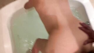 Enjoying a Good Doggystyle in the Jacuzzi. Shaking my Ass for Daddy