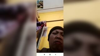 Mak Haji Isnah Paling Ganas Sekelurahan Jarang Pake Celana