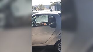 Il se fait sucer par une pute dans sa voiture