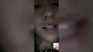 Mi Amiga me Pide que me Masturbe Por Videollamada y me Venga Para Ella