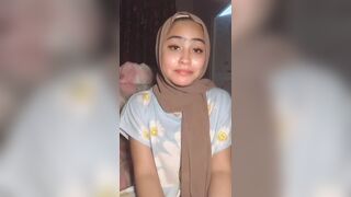 Hijab girl showing the boobs