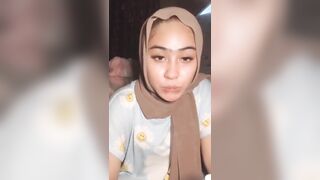 Hijab girl showing the boobs