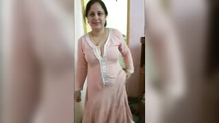 Desi Bhabhi Pissing in front of her husband