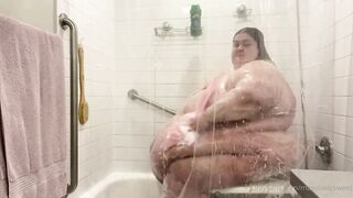 USSBBW in the shower