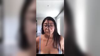 MILF Big tit YouTuber running boob bounce mommy’s tit