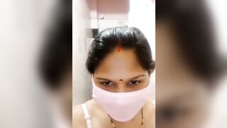 Hot bhabi show boobs to her boyfriend