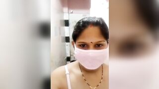 Hot bhabi show boobs to her boyfriend