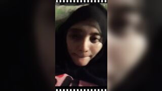 GIRL IN HIJAB PLAYING WITH HER BOOBS