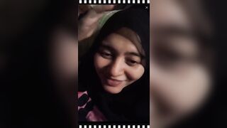 GIRL IN HIJAB PLAYING WITH HER BOOBS