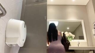 CAMERA AMATEUR IN PUBLIC TOILET