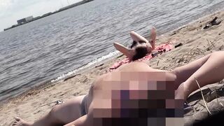 DICK PUBLIC FLASHING ON BEACH