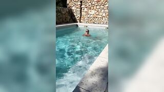 Je le chauffe dans la piscine