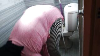 Tamil aunty washes clothes in bathroom when a guy comes & gives her rough sex - And give something behind (Huge cumshot)