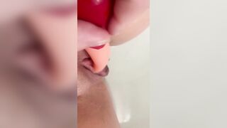 Squirting in the Bath Tub