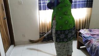 naukrani ko jabardasti chudai Malik Ke Beta - Indian BBW Hot Maid Fucked By Owner while sweeping room (Huge ass fuck)