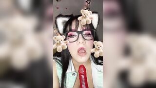 Gordita caliente en llamada con un fan