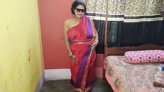 Indian horny mom getting naked and squirting herself