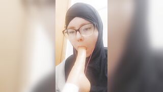 Hijab girl sucks her dildo