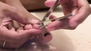 Clipping my toe nails