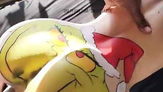 Model fucks artist after getting the grinch painted on her ass ????