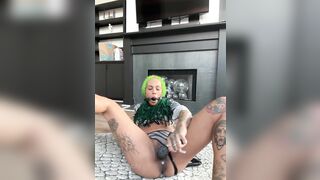 Green hair slut Wetkittycity drills her pussy with a TOY gun