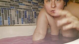 Chubby Bath Cutie.. OMG I'm Nakey!