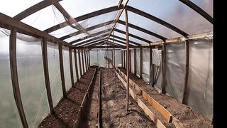 Nude house wife working in the greenhouse